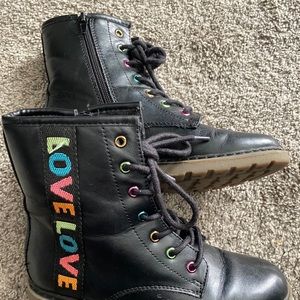 Girls boots